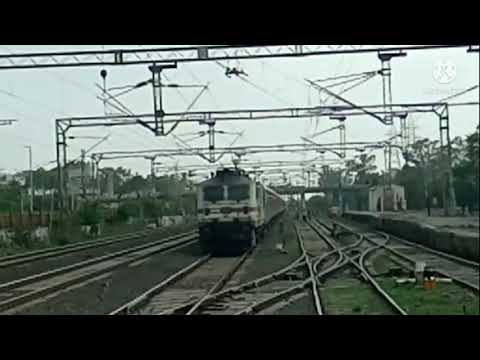 AWESOME CATCH : 02157 HABIBGANJ-SANTRAGACHI HUMSAFAR EXPRESS ARRIVING VIDISHA BHS