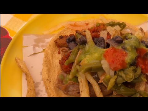 Así son unos tacos callejeros en la Ciudad de México