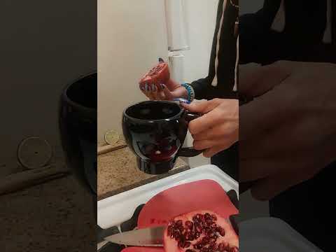 Quickie Process for Pomegranate #pomegranate #plantbased #plantbasedquickies #shorts #food