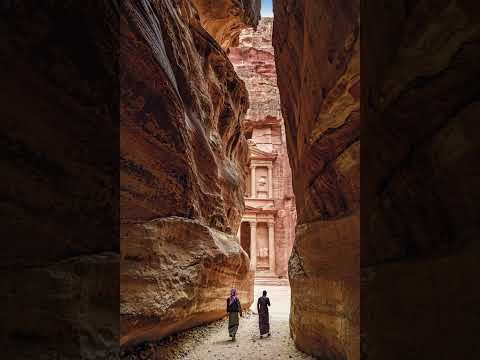 "Descubre la Ciudad Perdida de PETRA: Misterios y Maravillas en Jordania" #historiabíblica