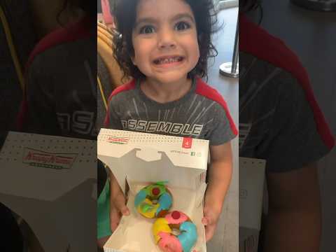 🍩 Doughnut decorating fun 🍩 for kids | Creative activities for children #shorts #kidsshorts