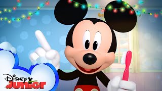 Brush to the Beat for the Holidays 🎉 | Music Video | Mickey's Holiday Party | Disney Junior