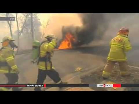 Wildfires kill one, destroy houses in Australia