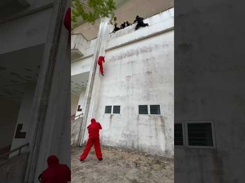 Money Heist vs Police || 43.0 #moneyheist #parkour #police #bubblesgangz #shorts #bubblesmotion