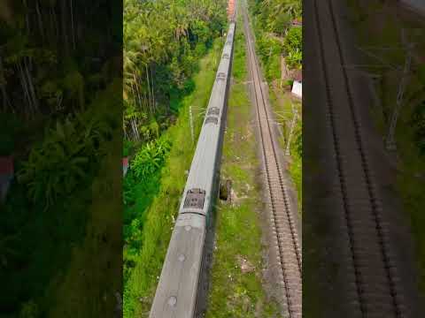 📍Koduvally , Kerala 🌴#godsowncountry #train #konkanrailway #rajdhaniexpress