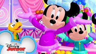 Jingle Bells with Minnie! ❄️ | Disney Junior Holiday Party on Tour | Disney Junior