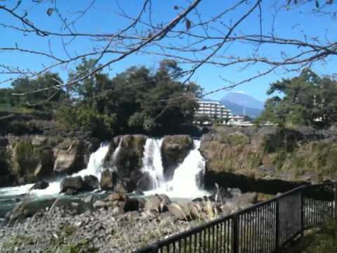 鮎壷の滝と富士山－その１