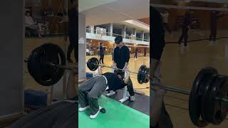 학교 헬스장 벤치프레스 100kg 4방