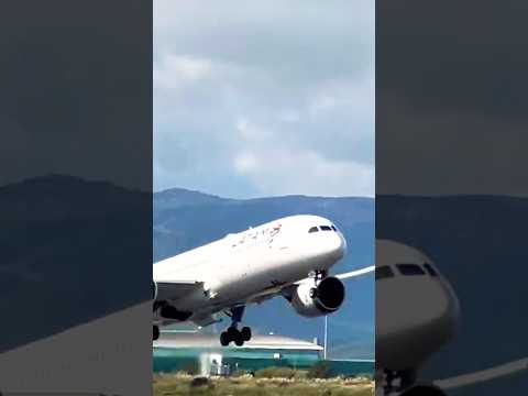 Latam Airlines despegando de Barcelona #youtubeshorts #remix #shorts #short #planespotting #aviation