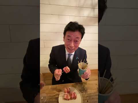 今夜は地元明石駅前の焼き鳥屋さんでスタッフと食事。淡路鳥から揚げもうまい！グラスワイン飲んで少し赤ら顔ですみません。