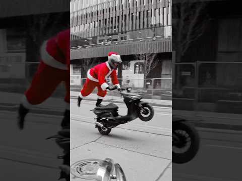 Santa wheelie🔥Woodward Ave Detroit