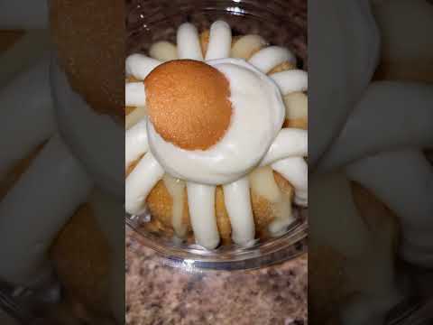 Nothing Bundt cakes, banana pudding, cake #bundtcake #bananapudding #foodreview