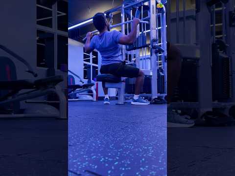 Back Day Lat Pulldown | Travel Life #backday #latpulldowns #shorts #bigbackworkout