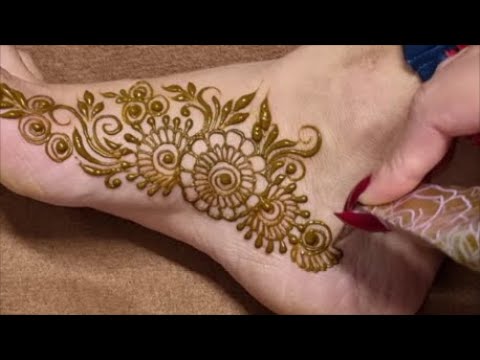 Beautiful Simple Mehndi design for feet