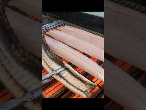 오픈 첫달부터 월 매출 2억! 회장님들도 자주오는 웨이팅 장어맛집! / Charcoal Grilled Eel / Korean street food #shorts