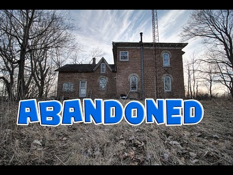 Exploring a Decaying Abandoned Farm House in Ontario Canada!