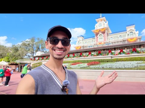 Disney's Magic Kingdom Messed Up Their Holiday Decorations! Grand Floridian Gingerbread House!