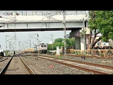 02618 MANGLA LAKSHDWEEP EXPRESS IN FULL SPEED | 02618 मंगला लक्ष्वदीप एक्सप्रेस अपनी पूरी रफ्तार में