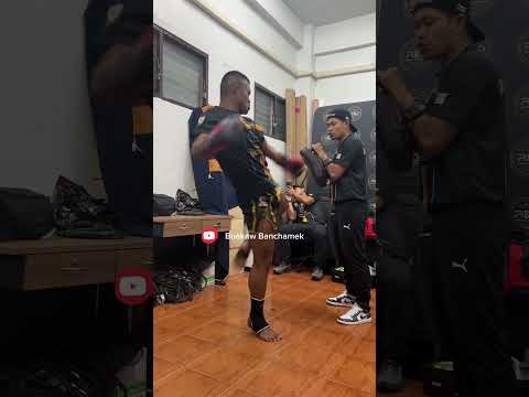 บัวขาวฟิตร่างกาย ก่อนชก !!!! #Shorts | Buakaw Banchamek