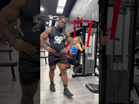 How to impress your gym crush #shorts #impress #comedy #viral #foryou