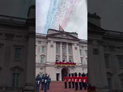 Red Arrows fly over Buckingham Palace after Coronation #shorts