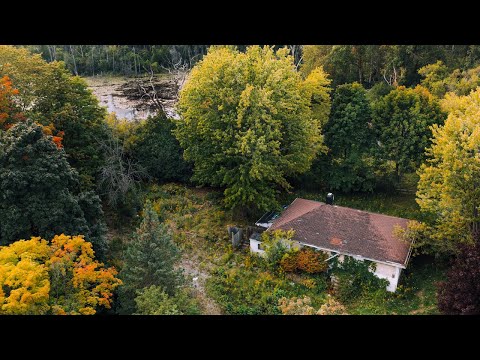 Strange ABANDONED Waterfront Homes With Tons Left Behind! WHERE DID THEY GO!?!?