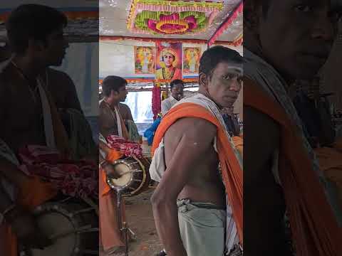 மேளத்தை இசைக்கும் கலைஞர் மேளக்காரர் #kovil #kodai #melody #bgm #music #tradition