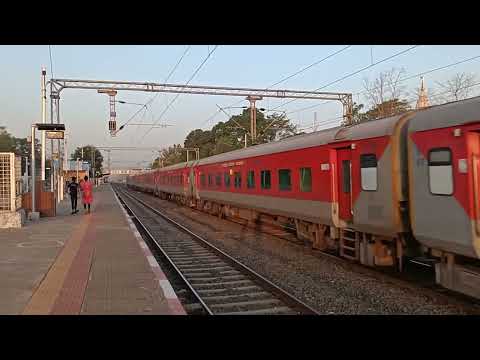 3 hours late BILASPUR - NEW DELHI RAJDHANI EXPRESS AT 130 KMP/H | बिलासपुर राजधानी एक्सप्रेस