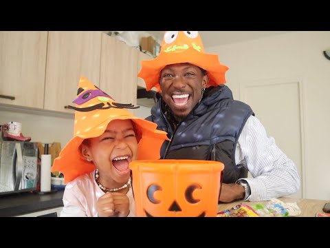 We tried different Halloween candies!