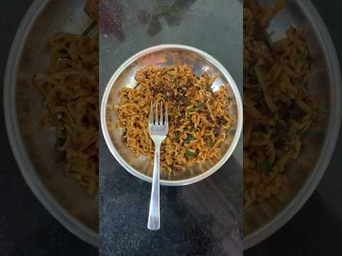 Spicy spring onion masala Maggi                                        #shortsfeed #shorts #trending