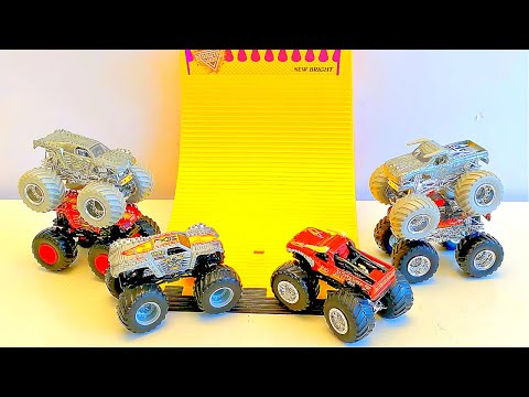 MONSTER JAM | EL TORO LOCO vs MAX-D | BACKFLIP BATTLE |  HOT WHEELS MONSTER TRUCKS | GRAVE DIGGER