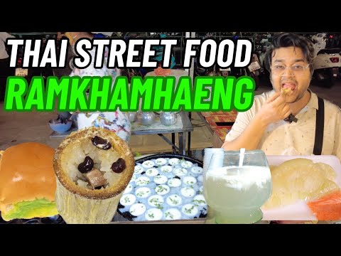 Thai Street Food Night Market Ramkhamhaeng 🇮🇳🇹🇭 Coconut Smoothie Pomelo Thai Sausages Pandan Bun