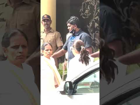 Sara Ali Khan And Ibrahim Ali Khan Reach Hospital To Meet Father Saif Ali Khan #shorts