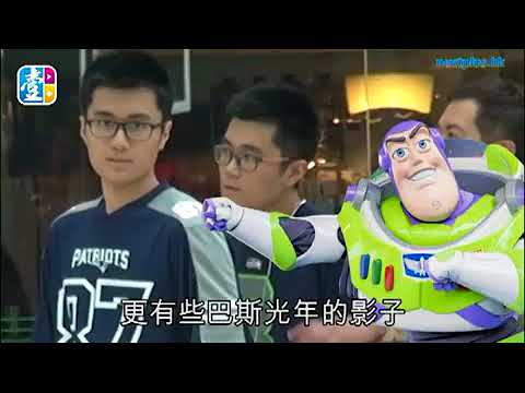 兩子回港陪shopping 鄧梓峰孖仔似巴斯光年？