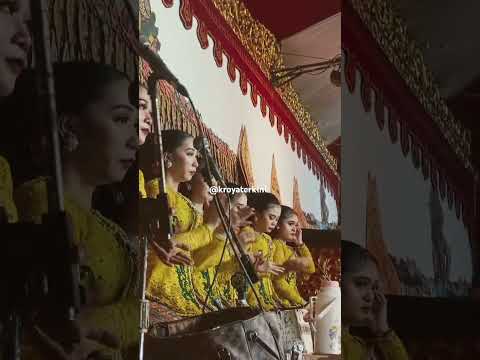 sinden cantik wayang dalang eko #sinden #sindencantik #wayangkulit #sindencampursari #fypシ゚viral