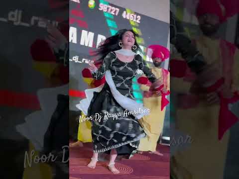 ਕੁੜੀ ਪੱਬਾਂ ਭਾਰ ਨੱਚਦੀ | Super Bhangra Performance | Noor Dj Amritsar