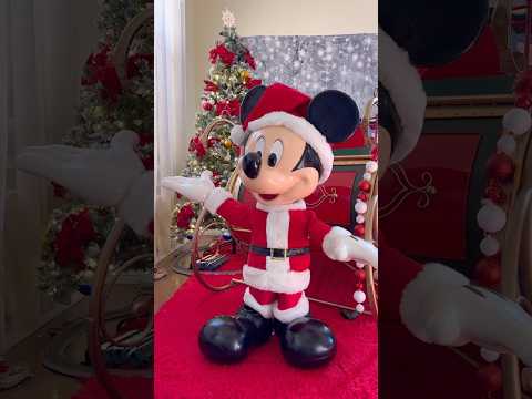 SUPRISE at the end! 🦆🐭🎀 Which Animatronic do you want to see next? #christmasdecor #disneydecor