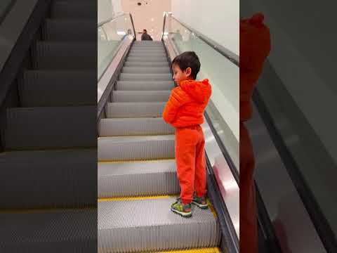 🥰🌈Cheerful baby gleefully going up the #escalator