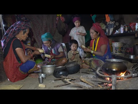 Cooking and eating organic maize in village || Rural life