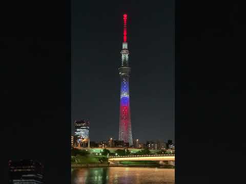 日本　台湾　日台観光ランドマーク　台北101　友好　10周年記念　☆　東京スカイツリー　ライトアップ　台湾国旗　旗の色（赤・青・白）　♬　隅田川　桜橋