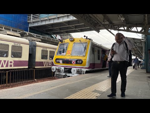 Mumbai Local Train Travelling For Matunga Road.