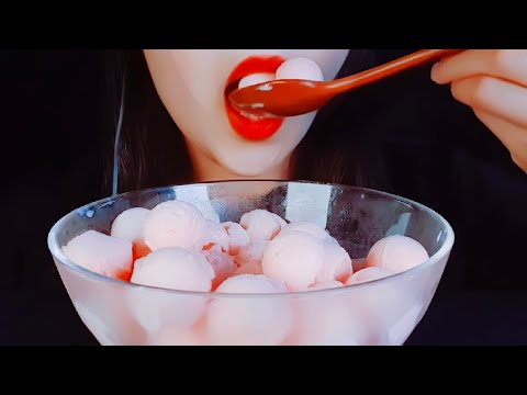 ASMR, Crispy Strawberry Ice Cream Balls Eating Vlog, Mukbang 바삭바삭한 딸기 아이스크림 볼 먹기 @CaptainQASMR