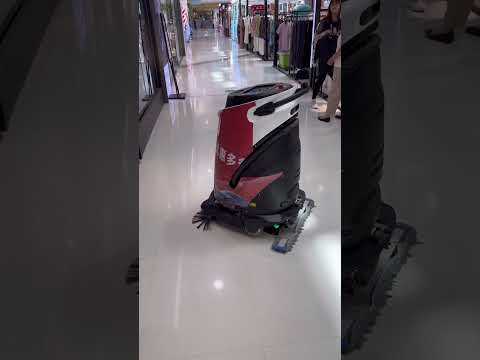 Robot vacuum cleaner in mall #china #중국 #로봇청소기 #automatic