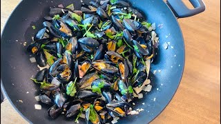 白酒忌廉煮藍青口🤤 2個步驟就OK⁉️ 有兩種材料好重要 食到停唔到口 ｜French Blue Mussels in Creamy Wine Sauce  Easy 2-Step Recipe