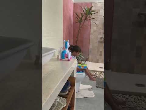 Nurul || ada orang dah pandai guna toilet sendiri ..