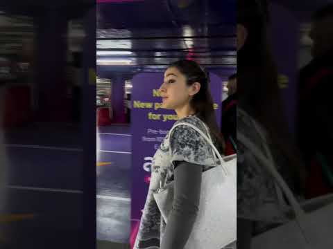 Sara Ali Khan Returns Mumbai#saraalikhan #spotted #e24