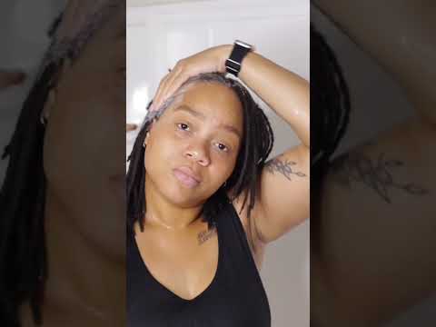 Wash my hair with me 💁🏽‍♀️ #locs #shortlocs #fypシ゚viral #locjourney #washday