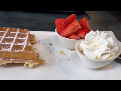 Best Belgian waffles in Antwerp waffles, Antwerpen, beatles, grotemarket | Pete Renault travel vlog