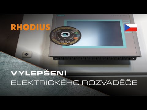 Vylepšení elektrického rozvaděče – pomocí řezacího kotouče vytvoříte otvor pro monitor.