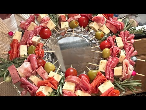 Here’s a simple way to make a charcuterie wreath!